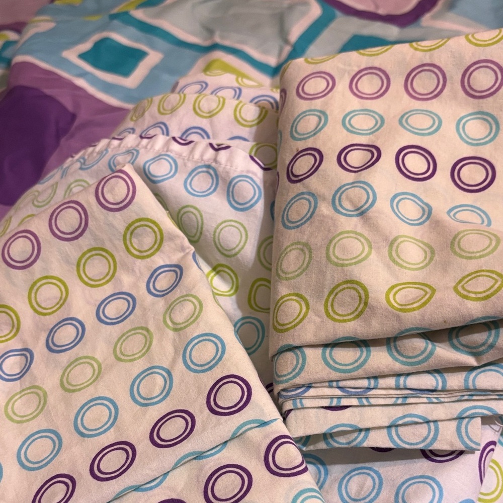 Colorful Circle Pattern Full Sheet Set - Picture 5 of 5